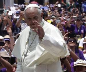 El Papa Francisco se va después de la oración del Ángelus en la Plaza de Armas en Lima, Perú, el domingo 21 de enero de 2018. Foto: AP/El Heraldo Honduras.