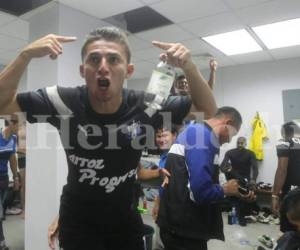 Una locura se vivió en el camerino del Honduras de El Progreso tras eliminar a los Albos en su cueva, foto: Johny Magallanes / EL HERALDO.