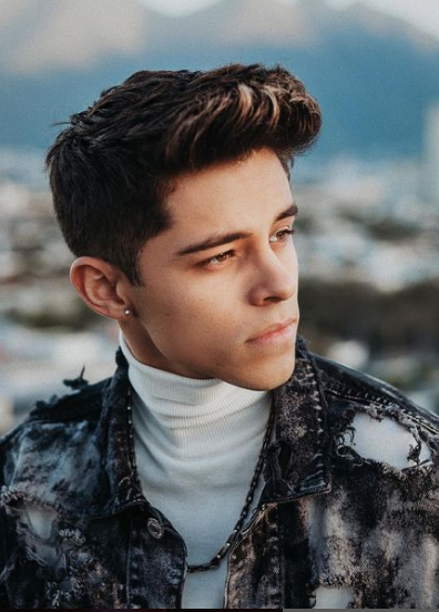 De fan a novio de Danna Paola, así es el cantante Alex Hoyer