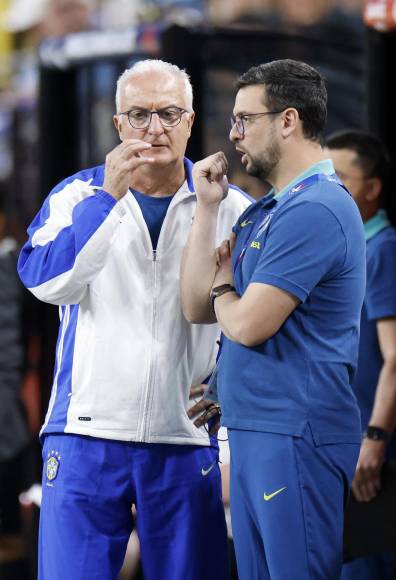 Jugadores de Brasil ignoran a Dorival, lo humillan luego de ser eliminados de Copa América