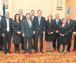 Los magistrados de la CSJ y el secretario general de la ONU, Ban Ki-moon, posaron para la fotografía oficial tras concluir la reunión que sostuvieron.