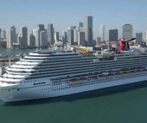 Crucero de Carnival en el puerto de Miami (foto del Miami Herald).