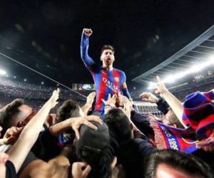 Lionel Messi celebró el sexto gol del Barcelona con los aficionados (Foto: Redes)