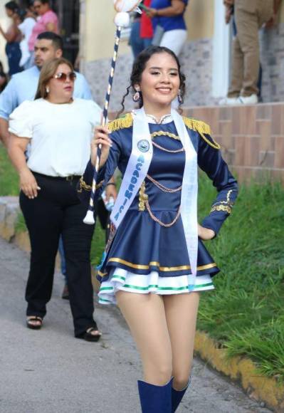 Las bellas palillonas que brillaron en desfiles patrios de Santa Bárbara