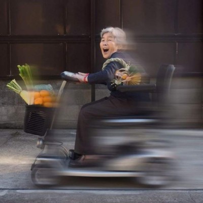 Kimiko Nishimoto, la abuela extrema que cautiva con sus divertidas fotos