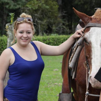 Estaba de luto y a punto de casarse: Doctora Karen Tábora, víctima de covid-19 (FOTOS)