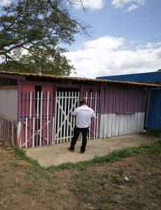 En esta caseta de bebidas alcohólicas, ubicada en Las Acacias, Catacamas, un total de seis personas fueron acribilladas: cuatro murieron en el lugar, dos en el hospital.