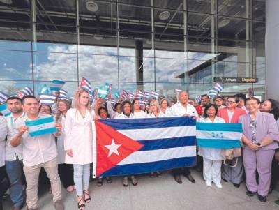 La brigada de especialistas cubanos estará en el país durante dos años, mismos que pueden prolongarse.