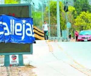 Mensajes alusivos al interés de Callejas de retornar al poder siguen aún en lugares públicos.