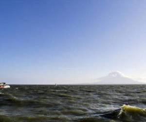 La Naval logró localizar hasta este lunes a los otros pescadores, que habrían tratado de alcanzar las costas en botes salvavidas.