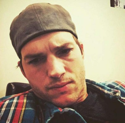 De vender su sangre a estudiar ingeniería: Así fue el difícil pasado de Ashton Kutcher