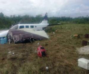 Autoridades revelaron que se está rastreando, con un equipo de caninos, la supuesta droga que transportaba la nave y que estaría todavía en la comunidad cercana. (Foto: El Heraldo Honduras/ Noticias Honduras hoy)