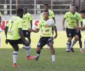 Los jugadores de Platense trabajan fuerte para enfrentar el juego de gran final ante Motagua en el Excélsior de Puerto Cortés (Foto: Delmer Martínez)