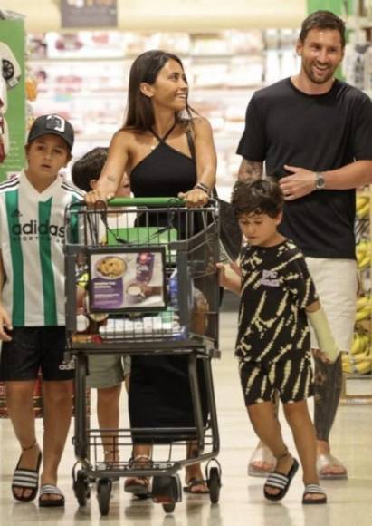 Messi es captado de compras en un supermercado de Miami