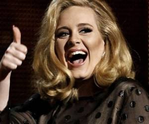 Adele es acusada por las redes sociales de plagio.