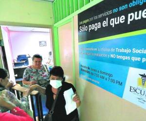 Los pacientes de escasos recursos económicos que asisten al HEU se abocan al departamento de Trabajo Social.