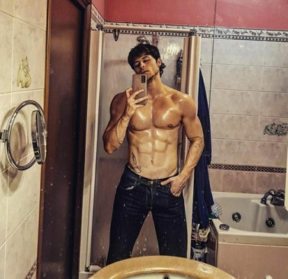 FOTOS: Luca Marchesi, el modelo italiano que lleva meses de entrenamiento de mandíbula