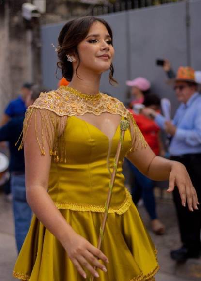 Las bellas palillonas que brillaron en desfiles patrios de Santa Bárbara