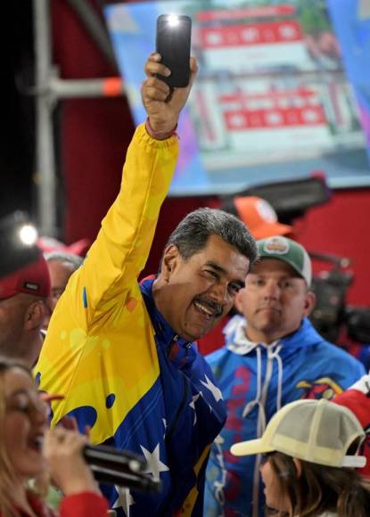 Maduro festejó triunfo en medio de cuestionamientos y vicios de fraude