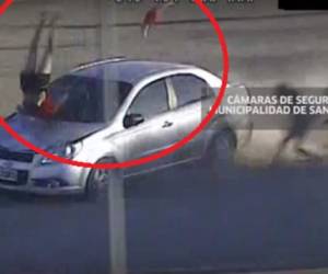 Tras atropellar a Roxana y a su bebé, los ladrones siguieron en la fuga y unas cuadras más adelante chocaron con otros dos autos.