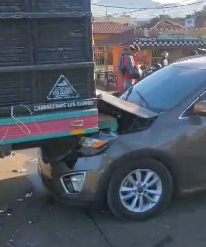 A metros de semáforo y a alta velocidad: esto sabemos de choque múltiple en Siguatepeque