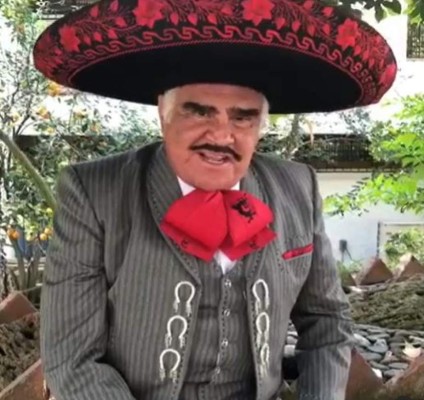 Bordados con hilos de oro y la tela más fina, así eran los trajes de Vicente Fernández