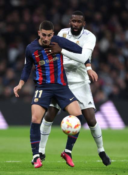 El Rey se autosaboteó: Así sonrió Barcelona en el Santiago Bernabéu ante Real Madrid