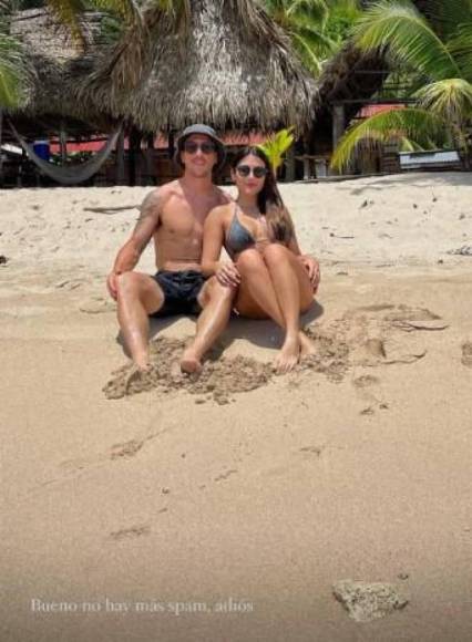 Jugador del Olimpia aprovecha descanso y sale con su bella novia a las playas de Tela