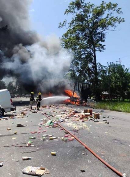 Impactantes imágenes del accidente en carretera a La Ceiba que segó la vida de un hombre