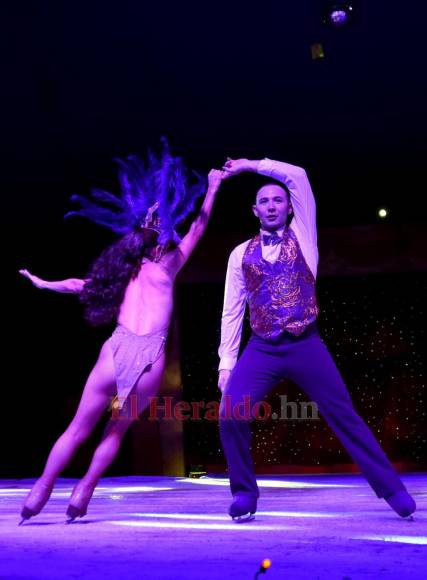 “Fantasía sobre hielo”, el show de patinaje que encanta a los capitalinos