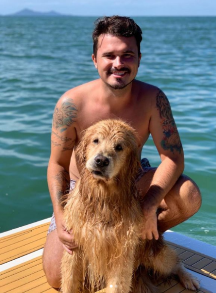 Muere influencer que recorrió el continente americano junto a su perro Shurastey