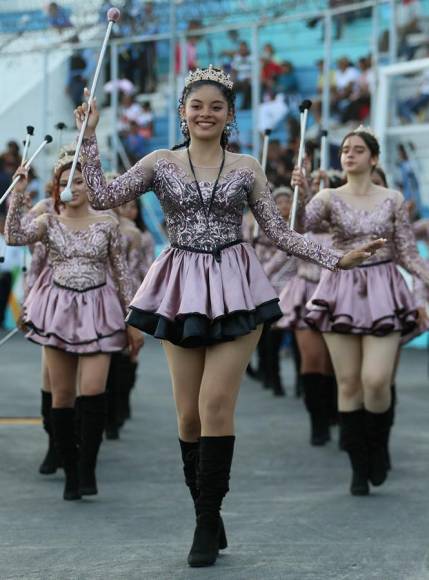 Elegantes y sincronizadas: las palillonas con los mejores pasos en los desfiles patrios 2023