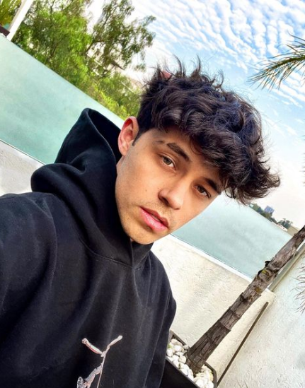 De fan a novio de Danna Paola, así es el cantante Alex Hoyer