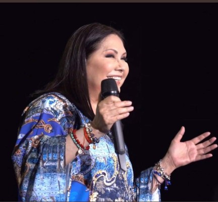 'Fui adoptada por una familia amorosa': Crecen teorías del supuesto parentesco entre Andrea Meza y Ana Gabriel