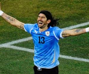 El Loco Abreu ha utilizado toda su vida el número 13 en su playera, pero en El Salvador no podrá, foto: AFP.