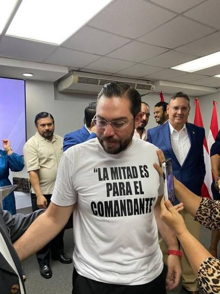 “La mitad es para el comandante”: con mensaje en camisas piden renuncia de Xiomara Castro