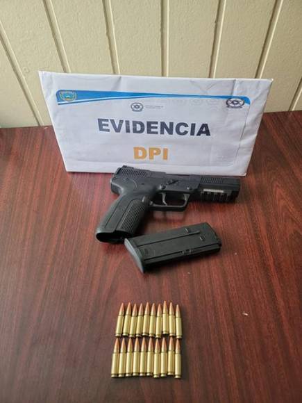 Cae guatemalteco en Corinto con arma considerada una de las 10 más peligrosas del mundo