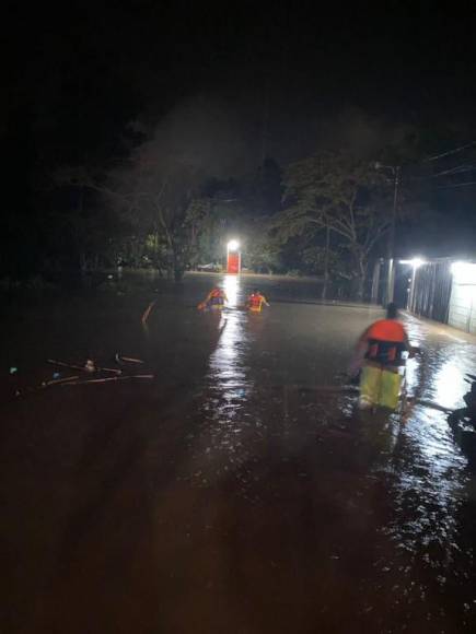 Muerte, desbordamientos y evacuados: Daños tras lluvias que afectan a Honduras (Fotos)