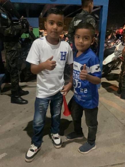 Pequeños aficionados, los más emocionados en el Motagua vs Potros