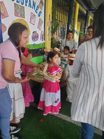 Así lucieron las indias bonitas de los centros educativos en Honduras