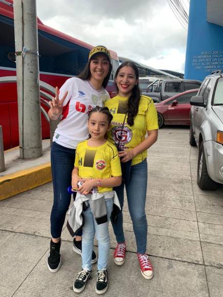 ¡Bellezas! Las chicas que adornaron el Olimpia-Génesis en semifinales