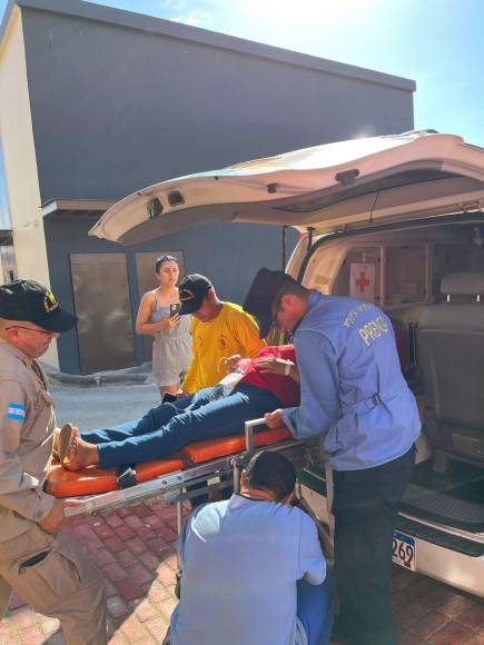 Policías y enfermeros viajan a Roatán para ayudar tras fatal incendio