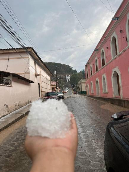 Hasta sin electricidad quedaron: así fue la potente lluvia de granizo que sorprendió a los habitantes de Intibucá