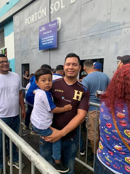 “Desde pequeña le inculcamos el amor a la H”: pequeños aficionados de la bicolor