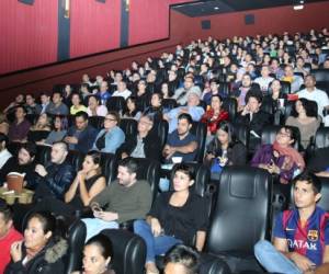 A sala llena fueron exhibidos los cortometrajes el jueves por la noche.