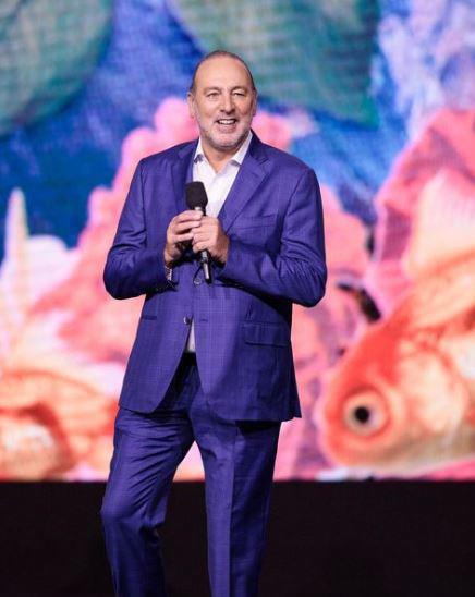 ¿Quién es Brian Houston, el pastor de la iglesia Hillsong que renunció por escándalos?