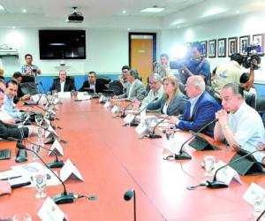 La junta directiva del Cohep reunida con los funcionarios de la ENEE exigió un programa de racionamiento no drástico.