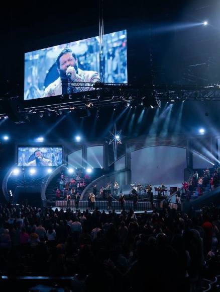 Así es Lakewood Church, la iglesia ligada a reconocidos cantantes cristianos