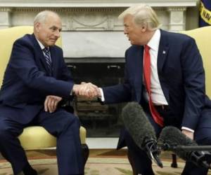 El presidente estadounidense, Donald Trump, asiste este lunes a la juramentación de su nuevo jefe de gabinete John Kelly.