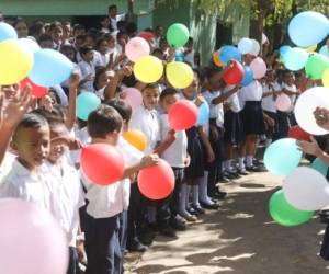 El equipo de la sección Metro se sintió como en su casa, una calurosa y cordial bienvenida fue organizada con cariño y dedicación por los alumnos y docentes del Centro de Educación Básica Gerardo Medina. Foto: Efraín Salgado/EL HERALDO.